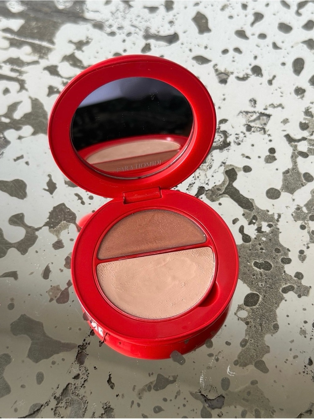 Fara Homidi Essential Compact in Creme